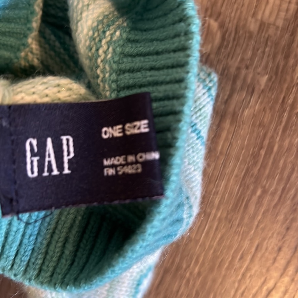 Gap - Picture 2 of 3